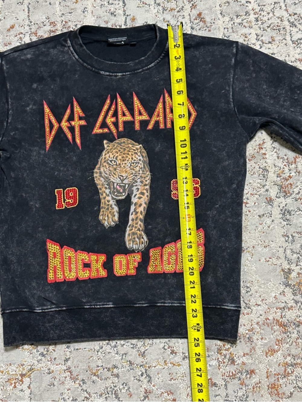 Def Leppard Rhinestone sweatshirt size Small - Picture 5 of 11
